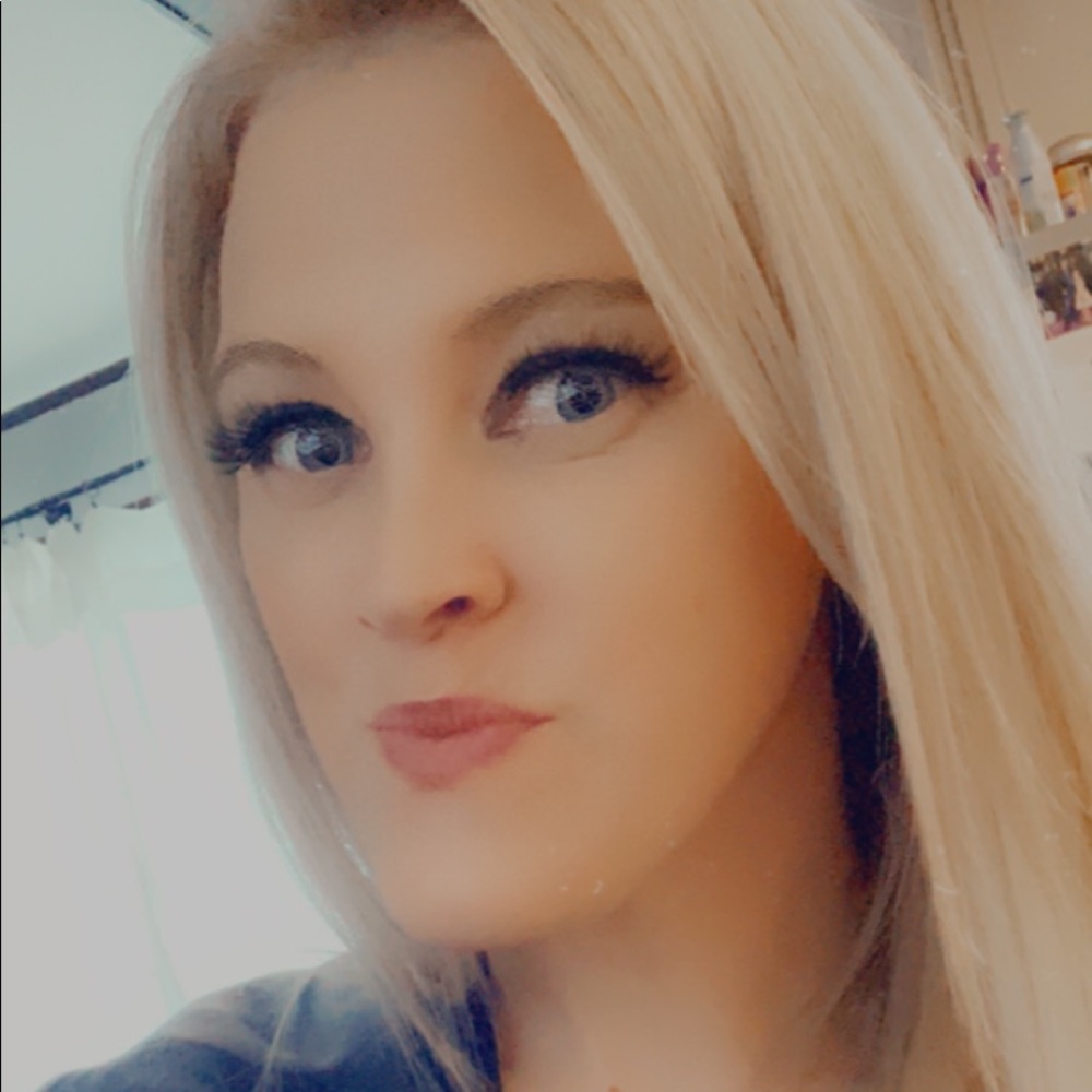 Meet your Posher, April